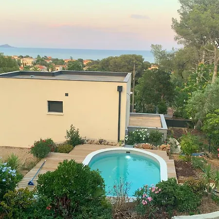 Avec Piscine Et Vue A 700 M De La *