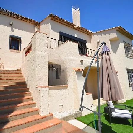 Villa Avec Piscine Et Vue à 700 M De La